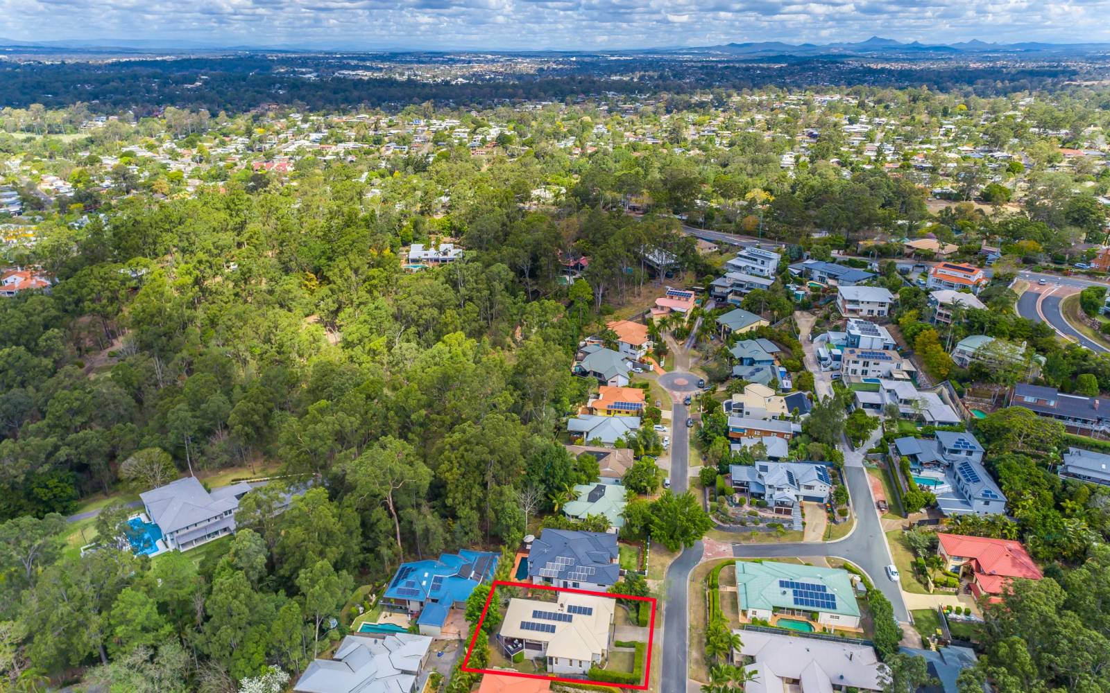 10 Carissa Place, CHAPEL HILL, QLD 4069 AUS