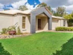 10 Carissa Place, CHAPEL HILL, QLD 4069 AUS