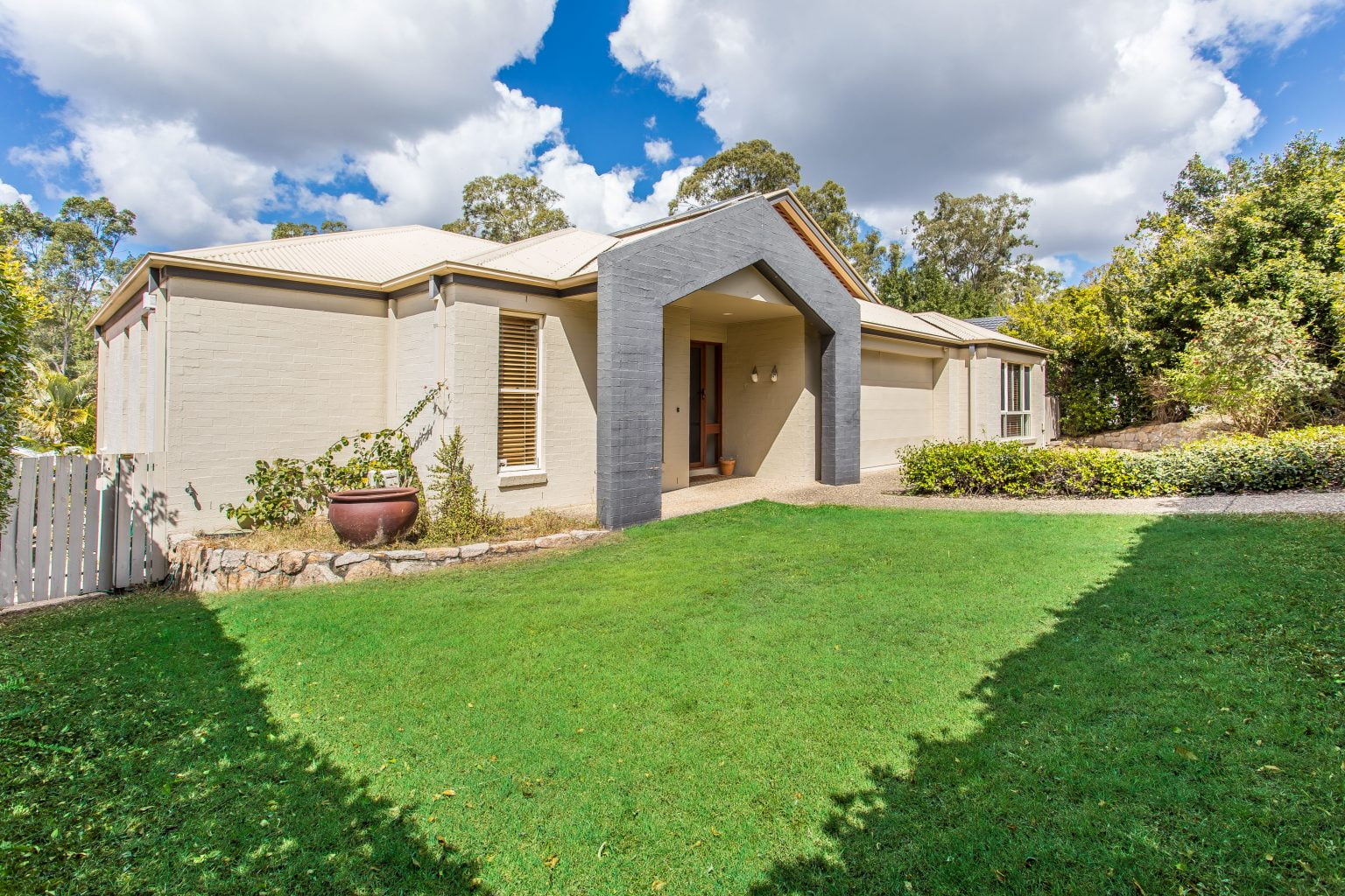10 Carissa Place, CHAPEL HILL, QLD 4069 AUS