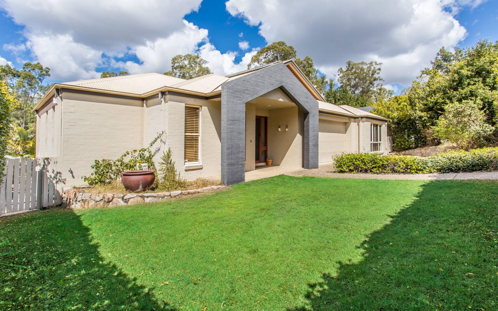 10 Carissa Place, CHAPEL HILL, QLD 4069 AUS