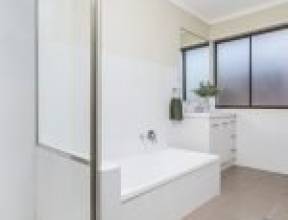 146 Gallipoli Road, CARINA HEIGHTS, QLD 4152 AUS