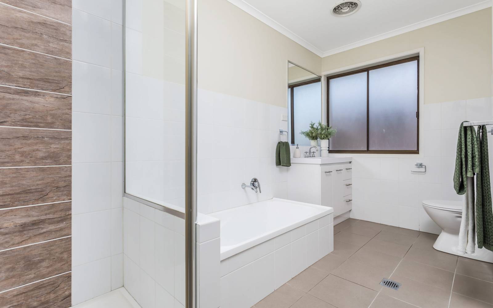 146 Gallipoli Road, CARINA HEIGHTS, QLD 4152 AUS