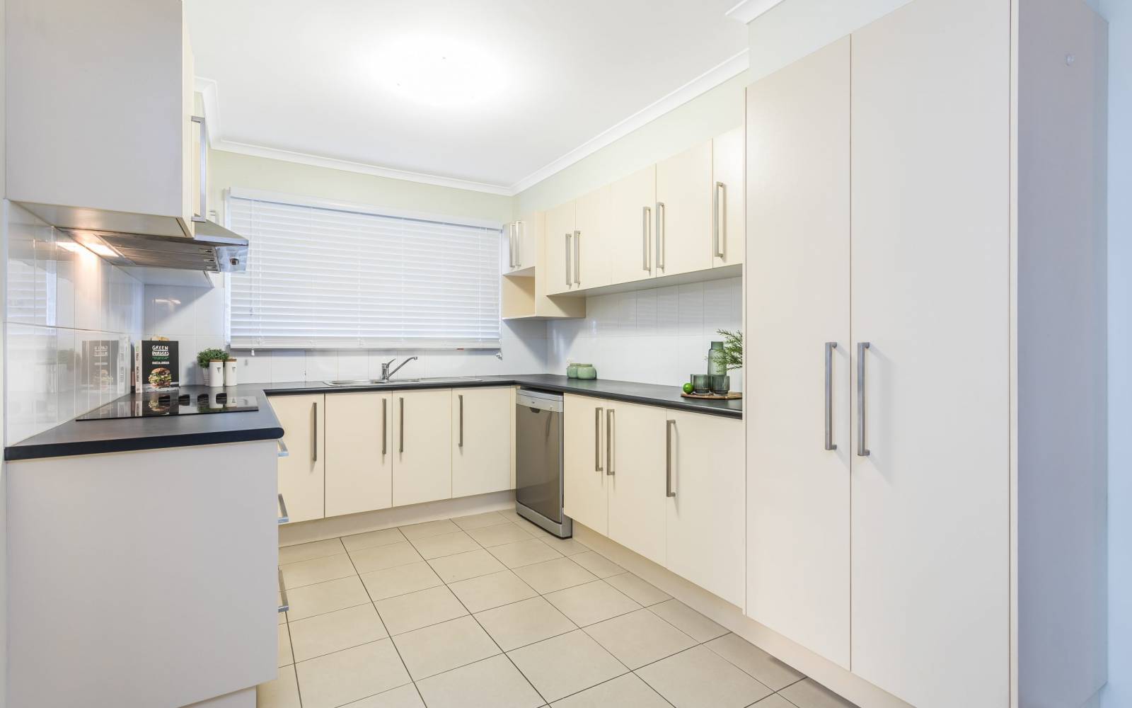 146 Gallipoli Road, CARINA HEIGHTS, QLD 4152 AUS