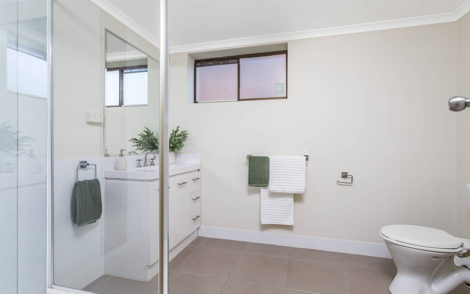 146 Gallipoli Road, CARINA HEIGHTS, QLD 4152 AUS