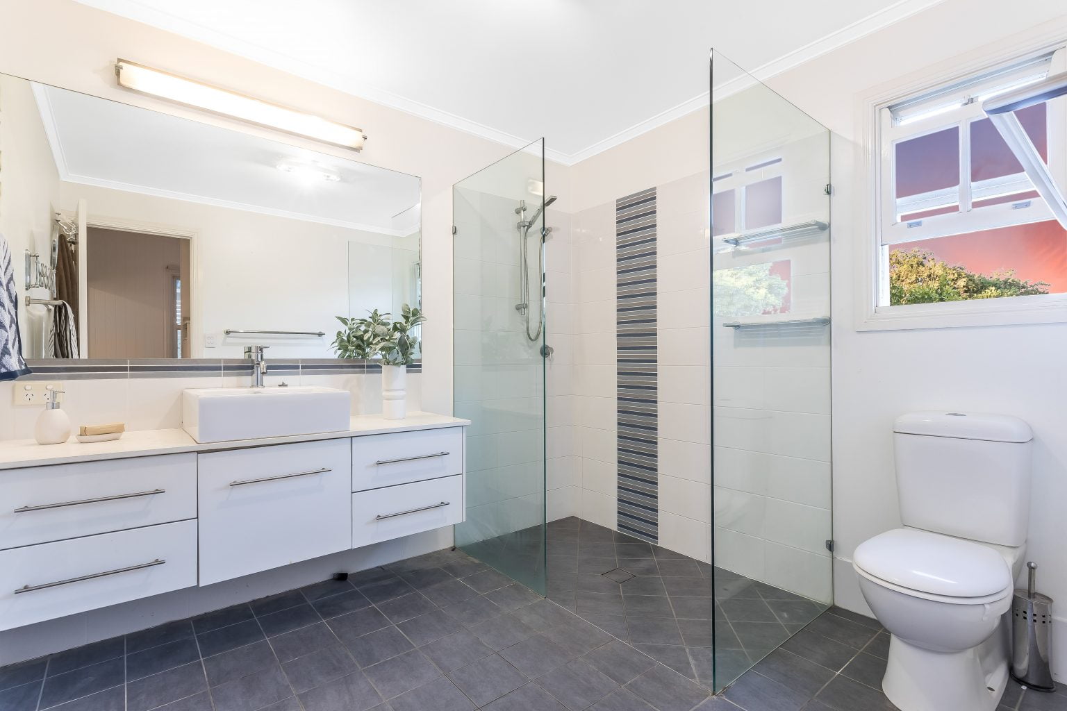 24 Praed Street, RED HILL, QLD 4059 AUS