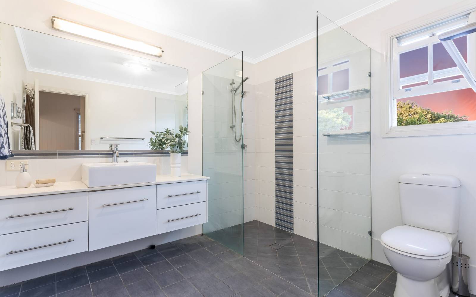 24 Praed Street, RED HILL, QLD 4059 AUS