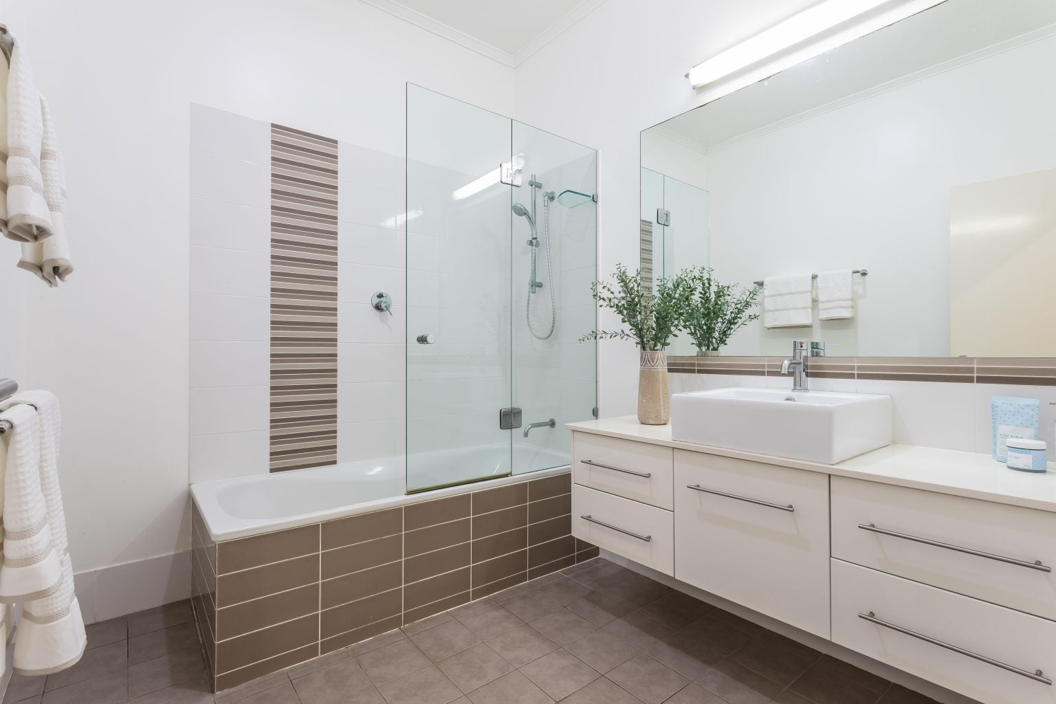 24 Praed Street, RED HILL, QLD 4059 AUS