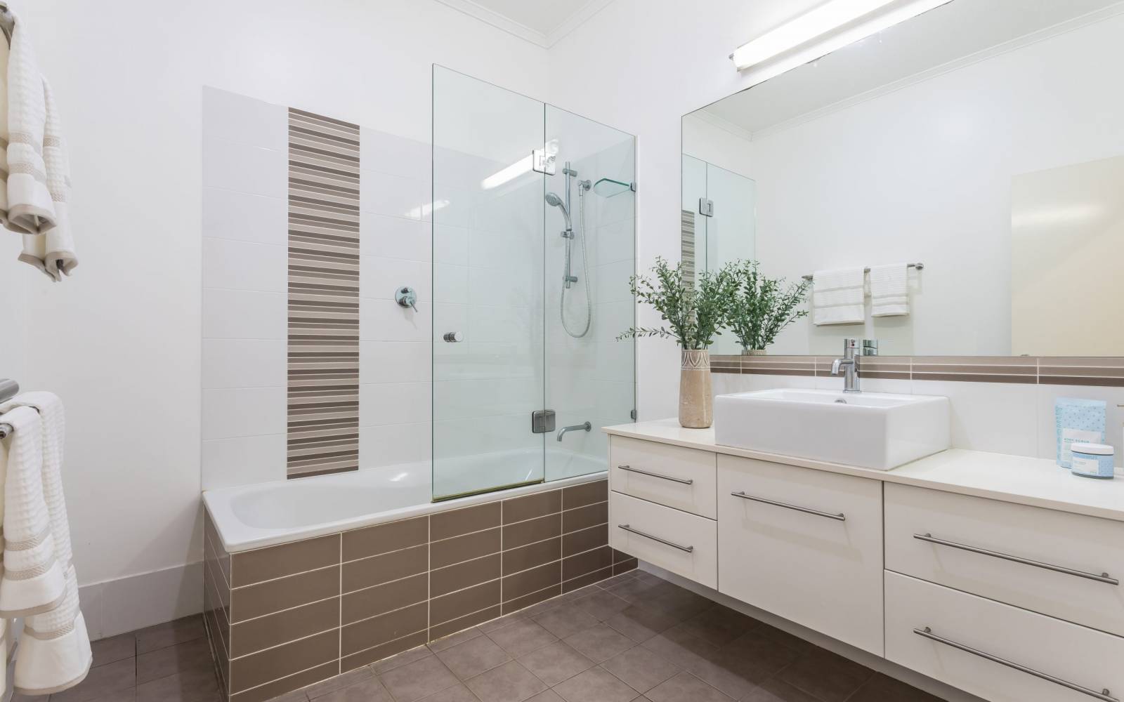 24 Praed Street, RED HILL, QLD 4059 AUS