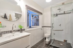 19 Claremont Street, RED HILL, QLD 4059 AUS