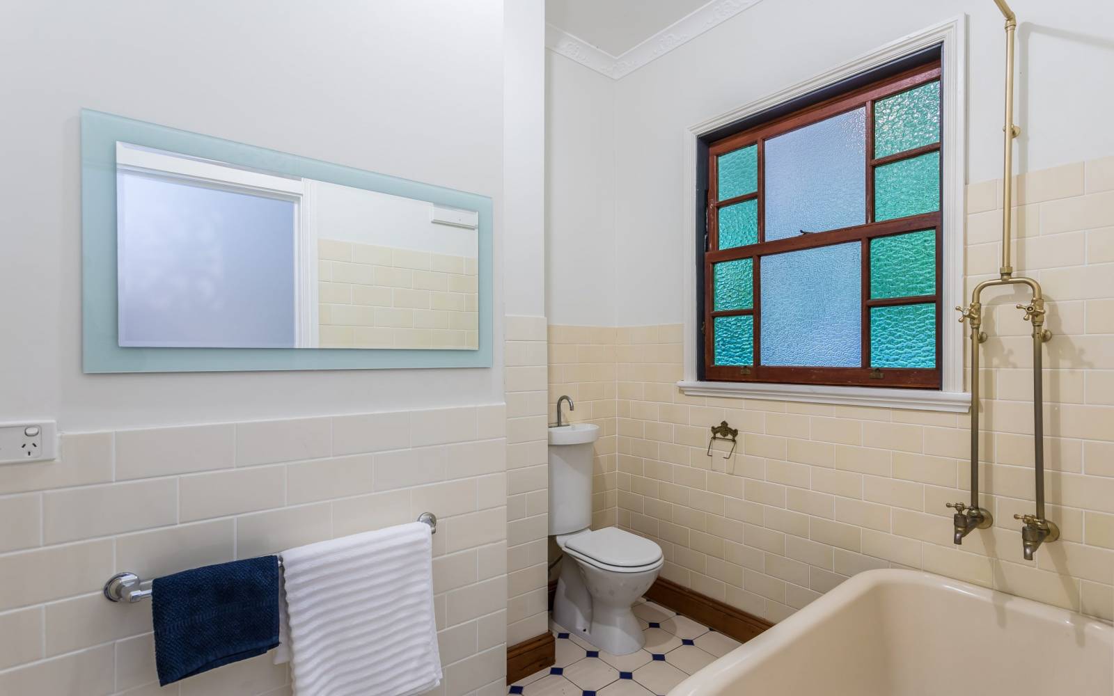 86 Arthur Terrace, RED HILL, QLD 4059 AUS