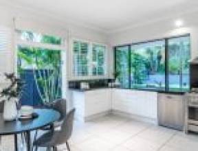 86 Arthur Terrace, RED HILL, QLD 4059 AUS