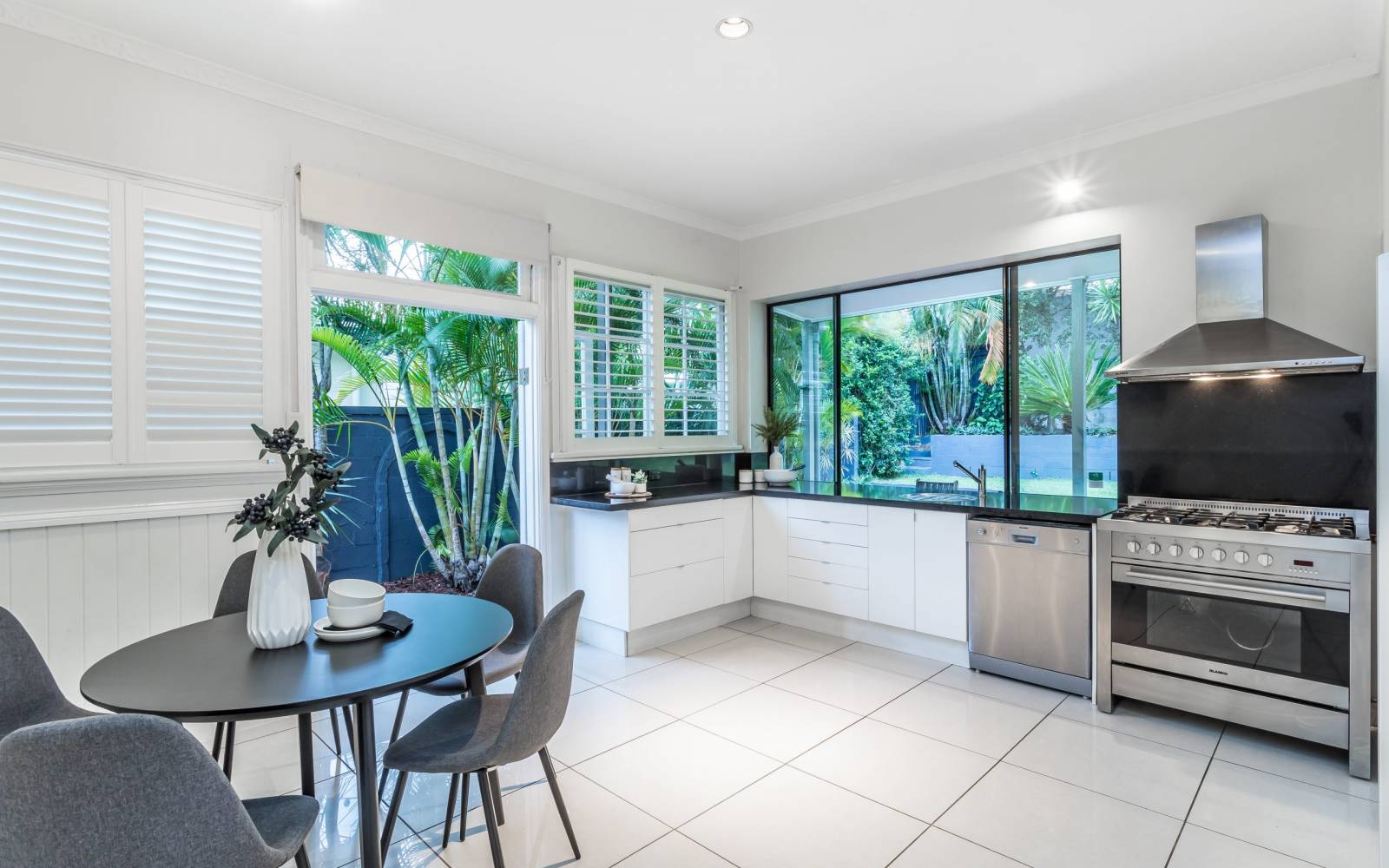 86 Arthur Terrace, RED HILL, QLD 4059 AUS