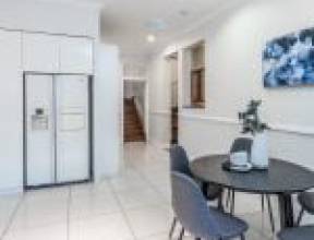 86 Arthur Terrace, RED HILL, QLD 4059 AUS