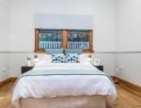 86 Arthur Terrace, RED HILL, QLD 4059 AUS