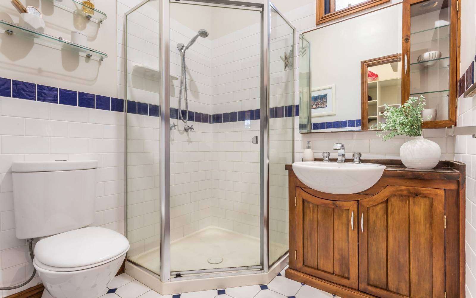 86 Arthur Terrace, RED HILL, QLD 4059 AUS