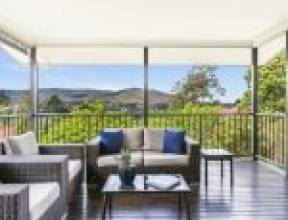 6 Treetop Close, CHAPEL HILL, QLD 4069 AUS