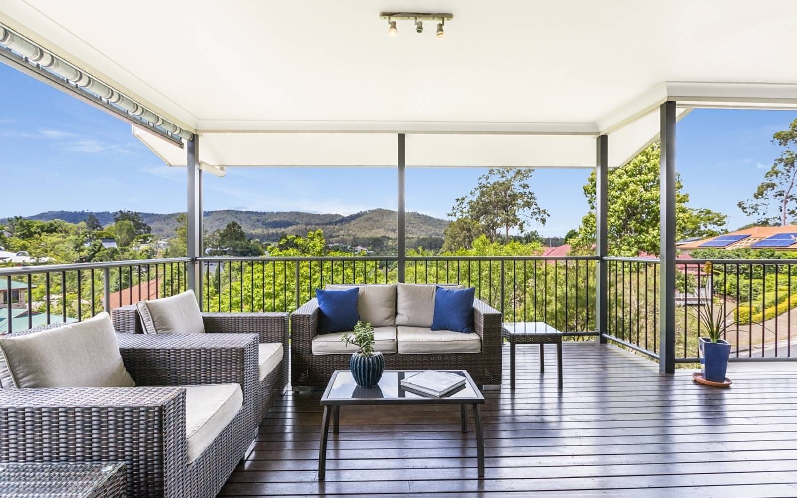 6 Treetop Close, CHAPEL HILL, QLD 4069 AUS