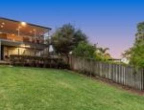 42 Carey Street, BARDON, QLD 4065 AUS