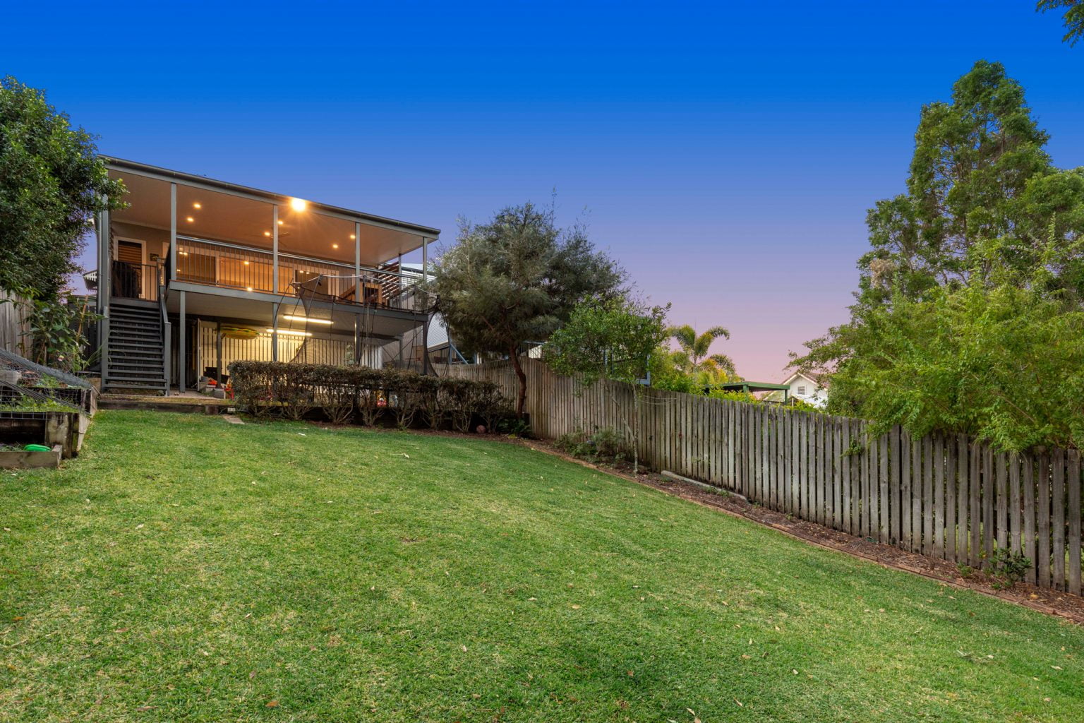 42 Carey Street, BARDON, QLD 4065 AUS
