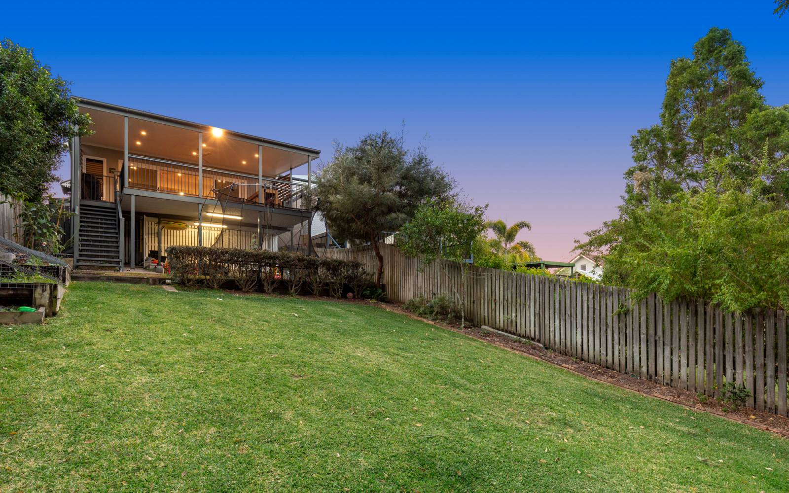 42 Carey Street, BARDON, QLD 4065 AUS