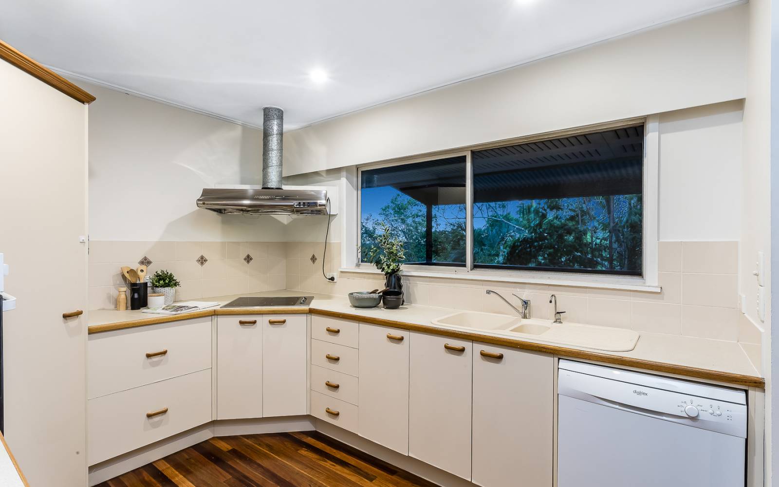 44 Aberfeldy Street, KENMORE, QLD 4069 AUS