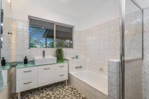 44 Aberfeldy Street, KENMORE, QLD 4069 AUS