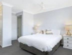 6 Treetop Close, CHAPEL HILL, QLD 4069 AUS
