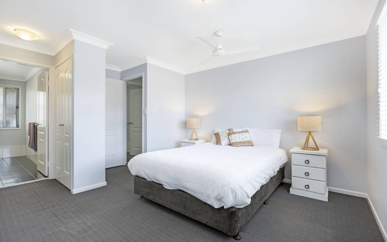 6 Treetop Close, CHAPEL HILL, QLD 4069 AUS