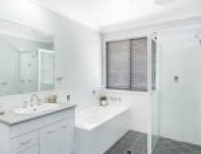 6 Treetop Close, CHAPEL HILL, QLD 4069 AUS