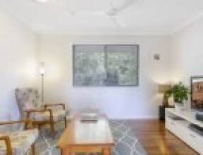 6 Treetop Close, CHAPEL HILL, QLD 4069 AUS