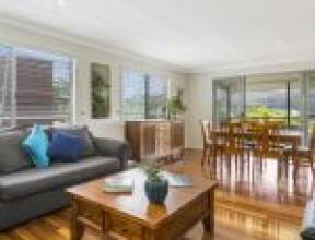 6 Treetop Close, CHAPEL HILL, QLD 4069 AUS