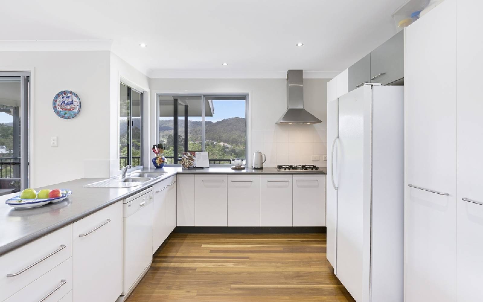 6 Treetop Close, CHAPEL HILL, QLD 4069 AUS