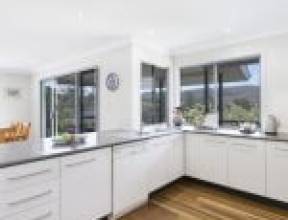 6 Treetop Close, CHAPEL HILL, QLD 4069 AUS
