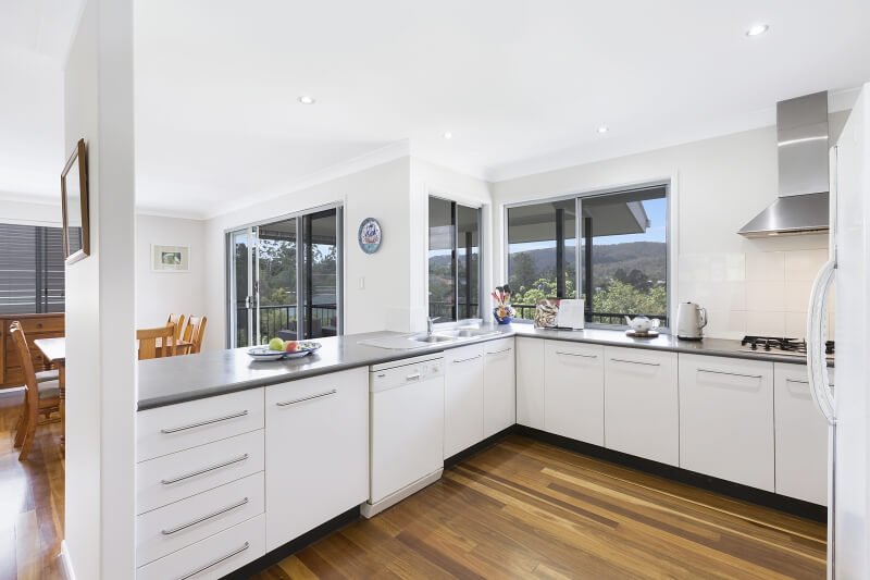 6 Treetop Close, CHAPEL HILL, QLD 4069 AUS