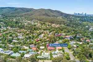 6 Treetop Close, CHAPEL HILL, QLD 4069 AUS