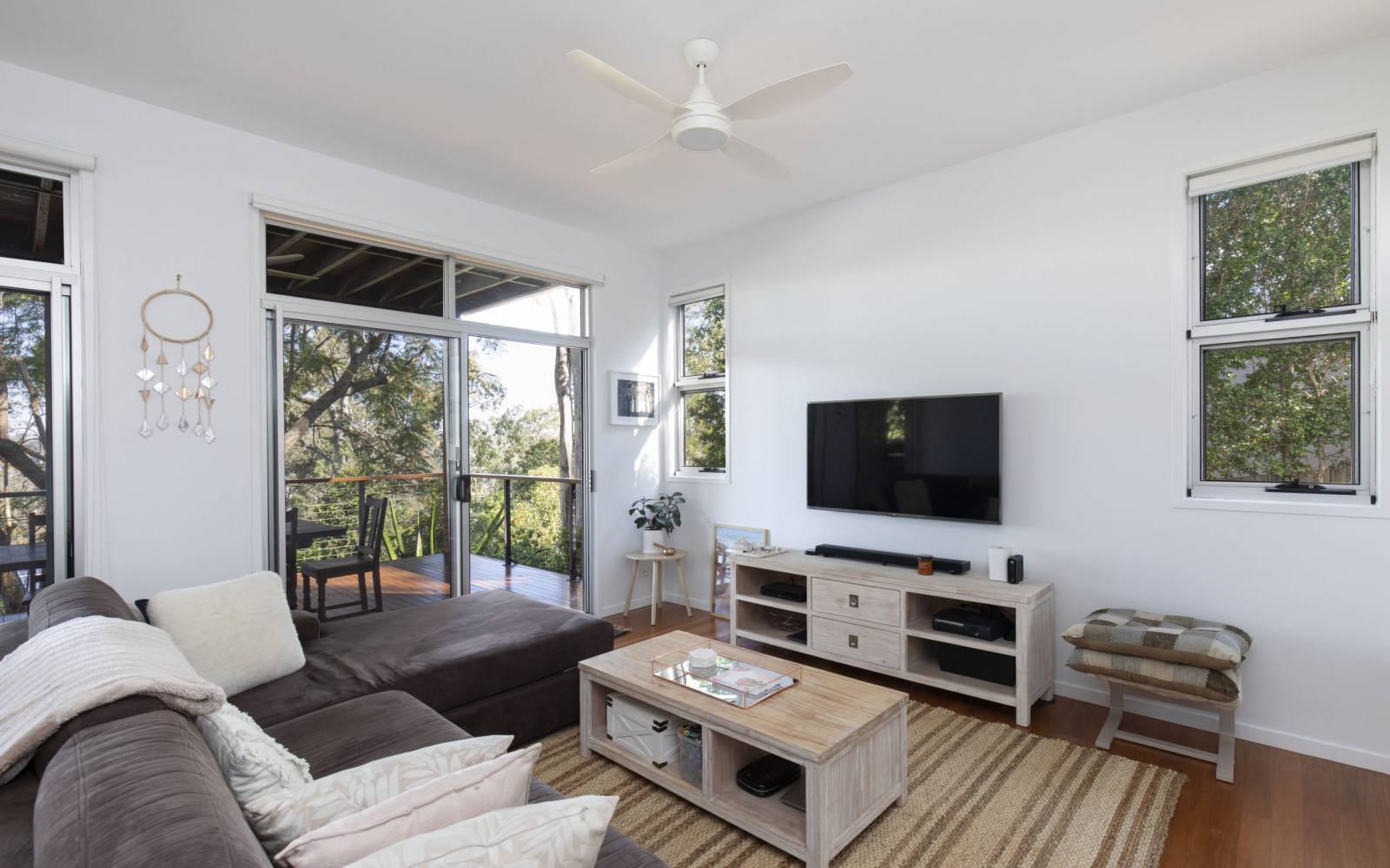 40 Sunset Road, KENMORE, QLD 4069 AUS