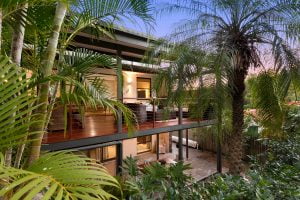 7 Wugga Place, CHAPEL HILL, QLD 4069 AUS