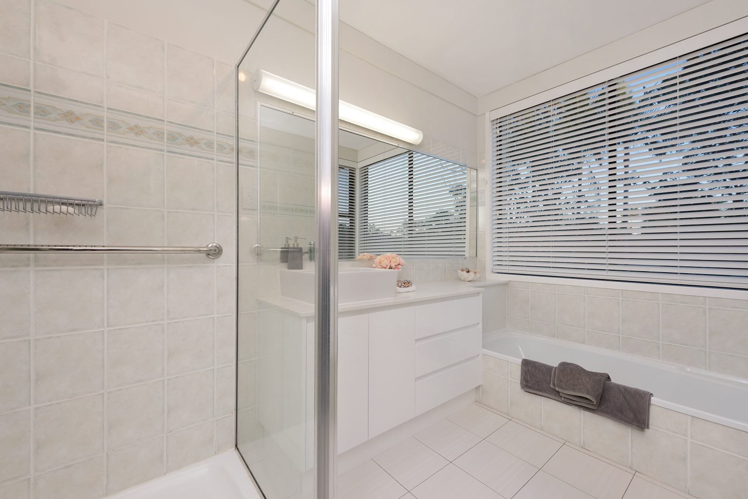7 Wugga Place, CHAPEL HILL, QLD 4069 AUS