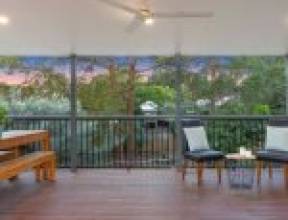 42 Carey Street, BARDON, QLD 4065 AUS