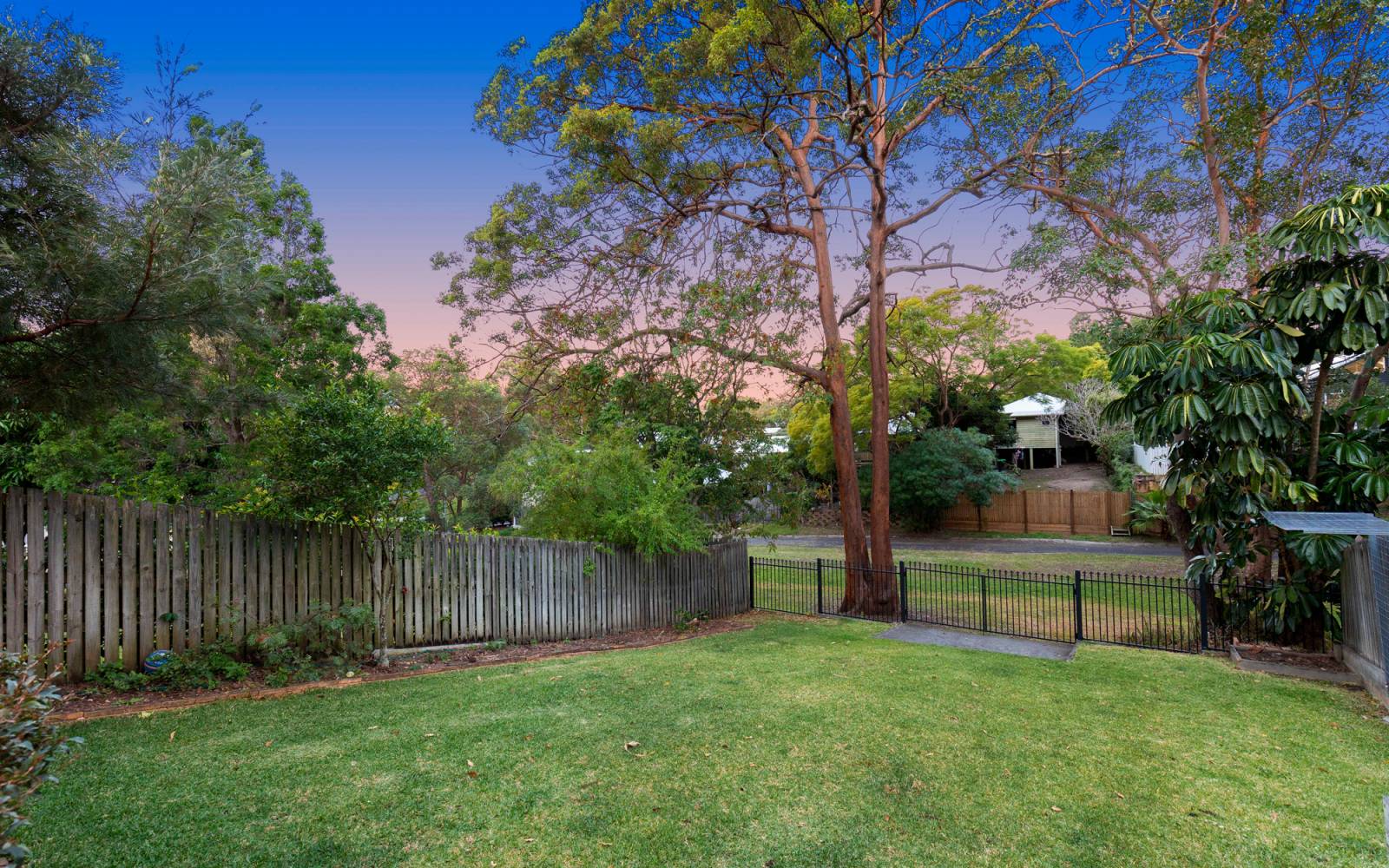 42 Carey Street, BARDON, QLD 4065 AUS