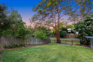 42 Carey Street, BARDON, QLD 4065 AUS