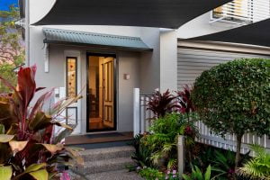 42 Carey Street, BARDON, QLD 4065 AUS