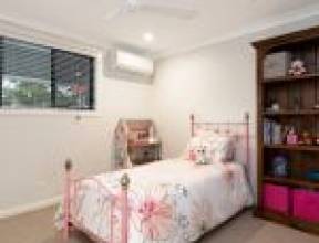 42 Carey Street, BARDON, QLD 4065 AUS