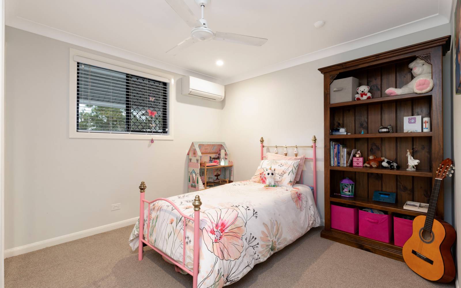 42 Carey Street, BARDON, QLD 4065 AUS