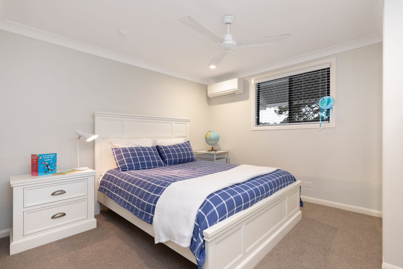 42 Carey Street, BARDON, QLD 4065 AUS