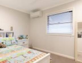 42 Carey Street, BARDON, QLD 4065 AUS