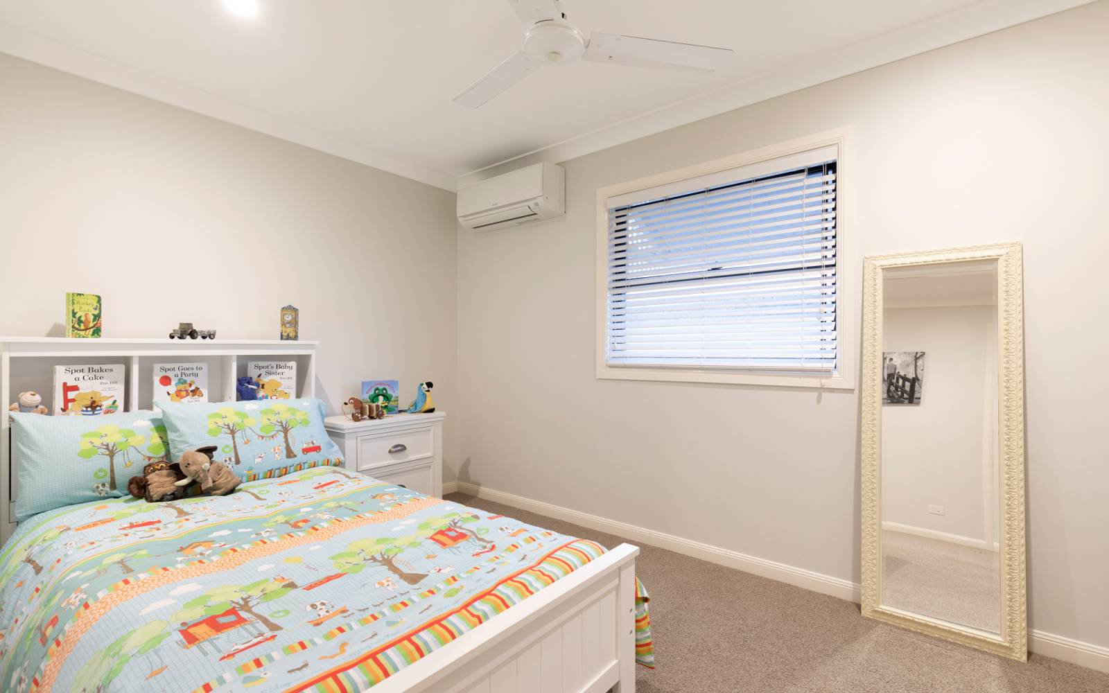 42 Carey Street, BARDON, QLD 4065 AUS