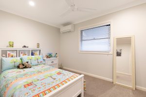 42 Carey Street, BARDON, QLD 4065 AUS