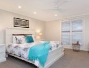 42 Carey Street, BARDON, QLD 4065 AUS