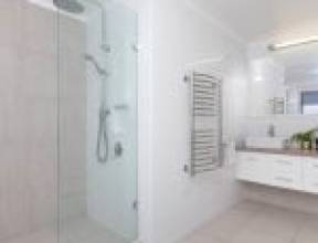 42 Carey Street, BARDON, QLD 4065 AUS